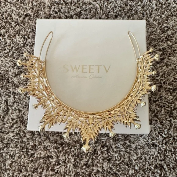 Red and Gold Crown - Picture 3 of 3